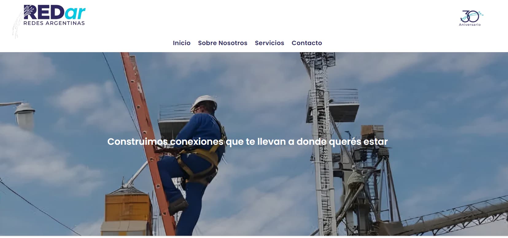 Landing page industrial con sistema de formularios y analítica integrada.